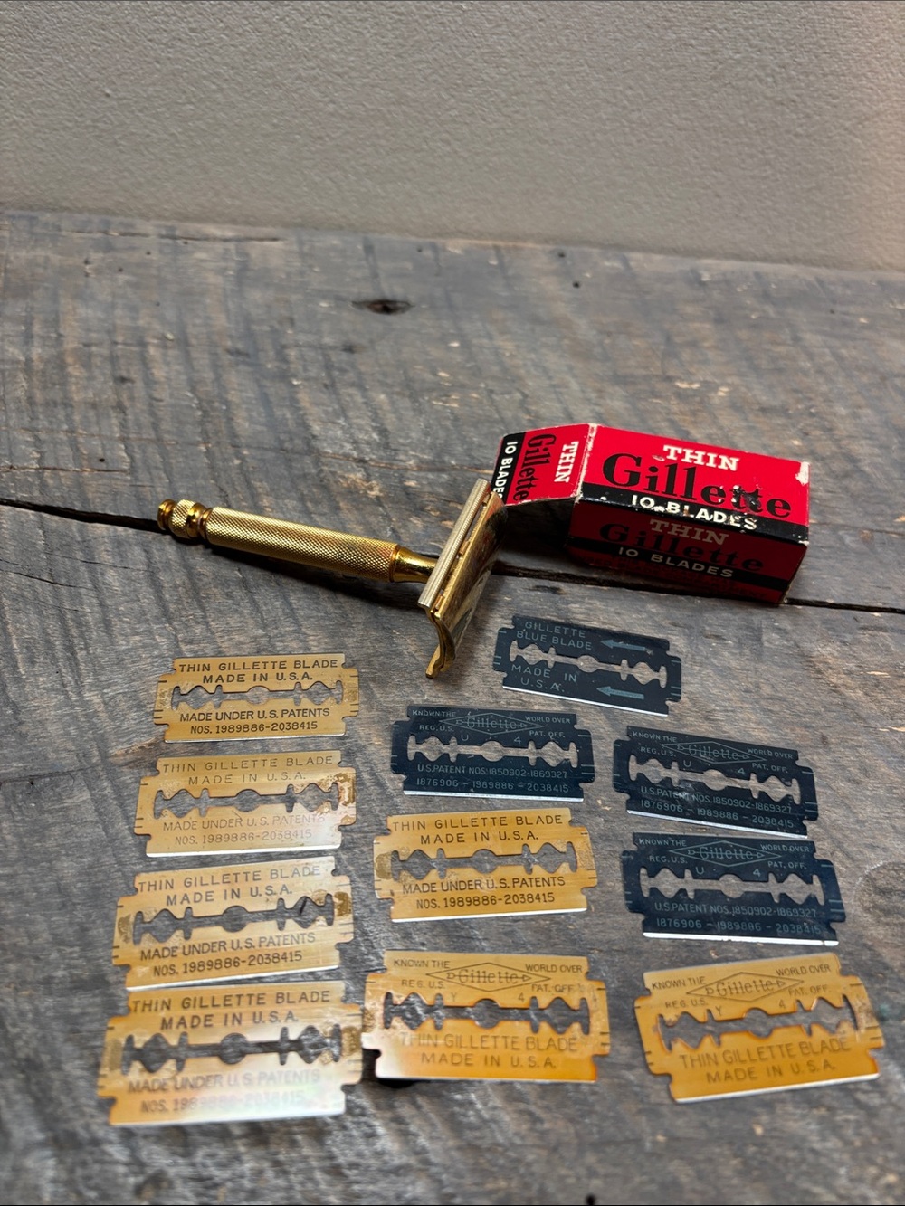 Vintage Gold Razor with 11 Gillette Thin Blades